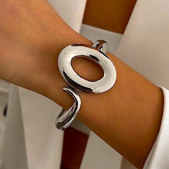 O Ring Bangle Bracelet, Exaggerated Hollow Out Wavy Smooth - Picture 1 of 4